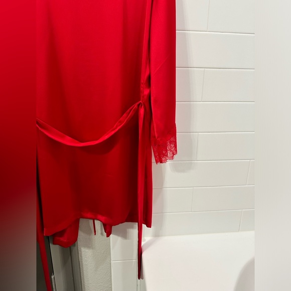 Victoria Secret Red Robe NWT - Picture 8 of 8
